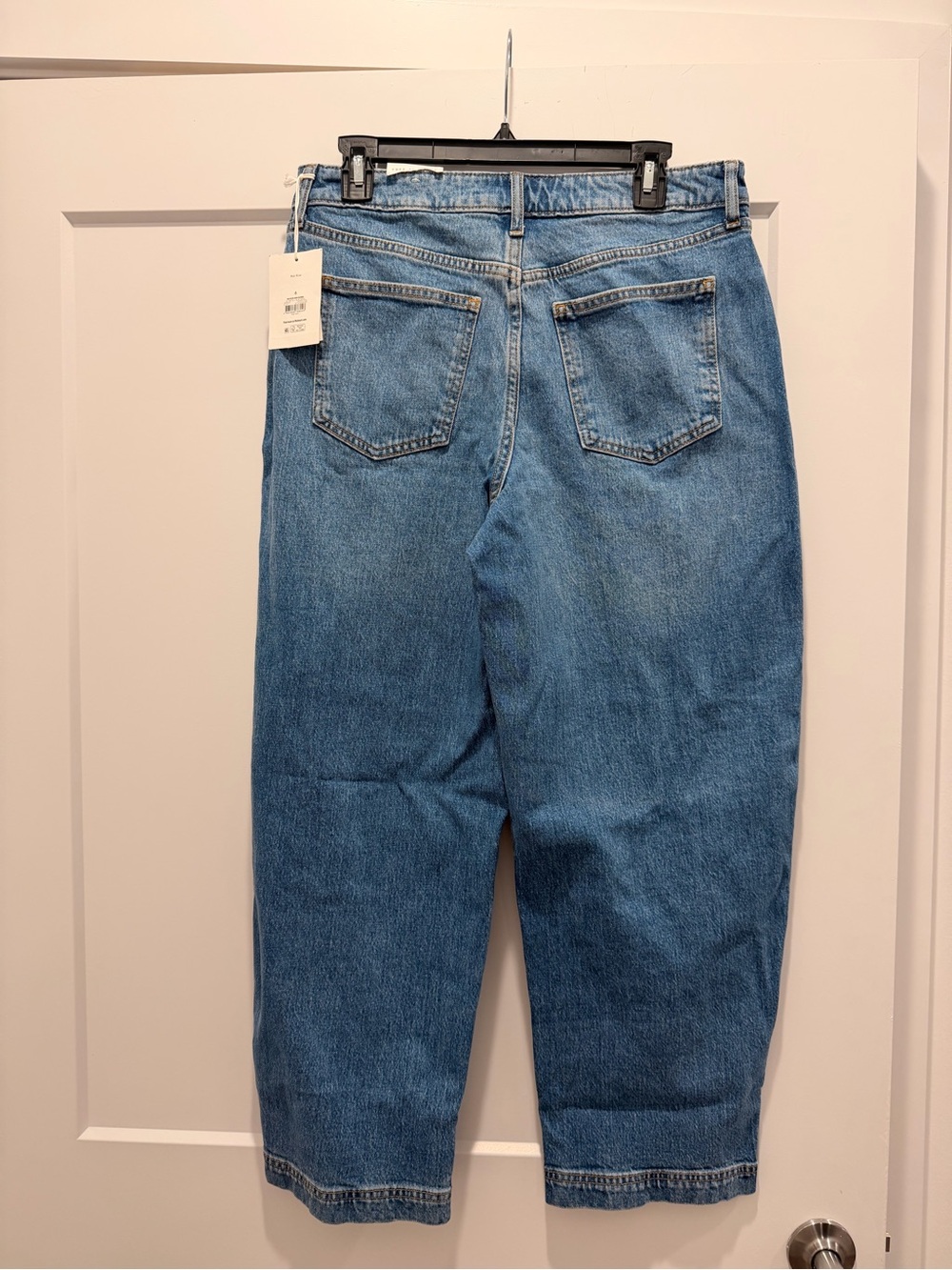 Relaxed Light Blue Women's Jeans — Classic Casual Style - Picture 2 of 3